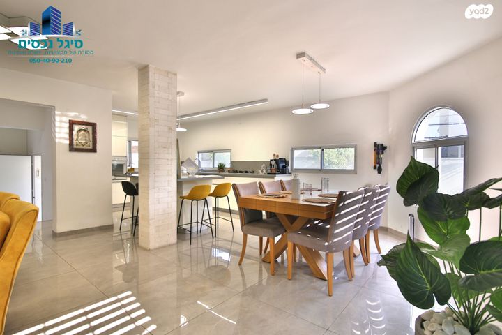 דו משפחתי, קרית אתא