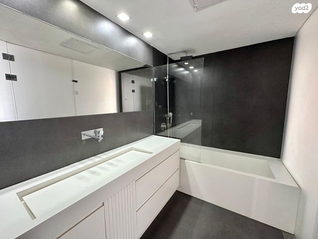 דופלקס, תל אביב יפו