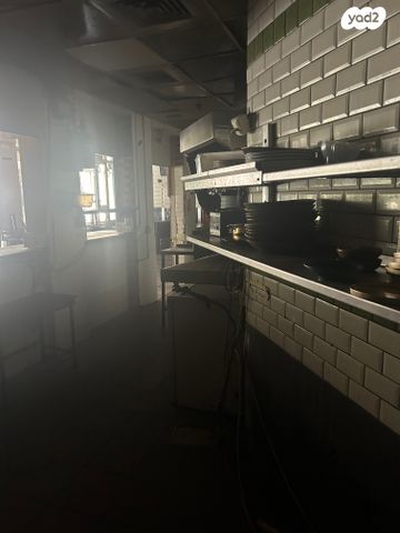 חנויות/ שטח מסחרי, רחובות