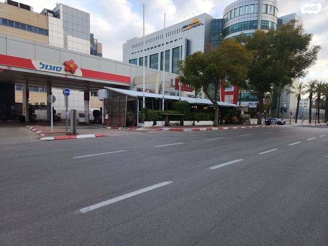 חנויות/ שטח מסחרי