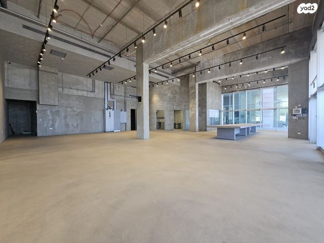 חנויות/ שטח מסחרי