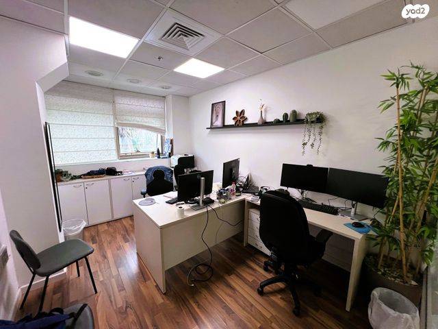 משרדים, נשר