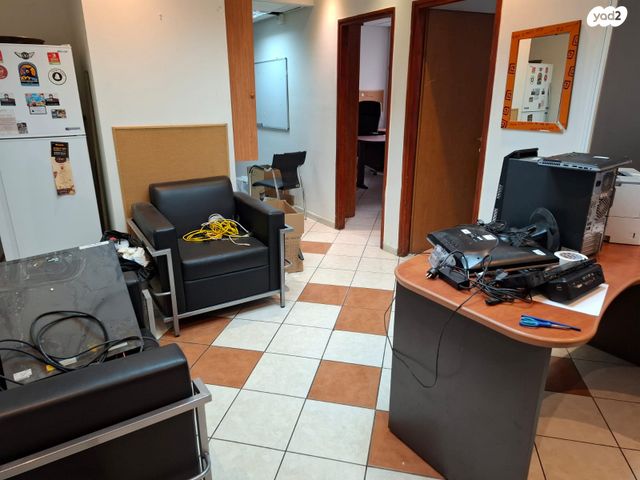 כנפי נשרים 13