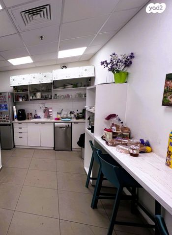 משרדים, נשר