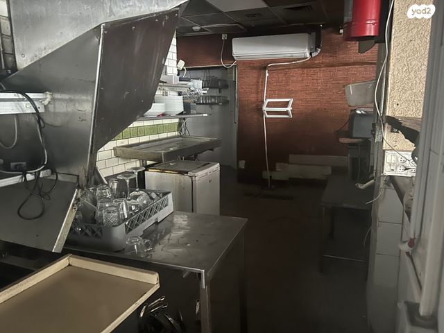 חנויות/ שטח מסחרי, רחובות