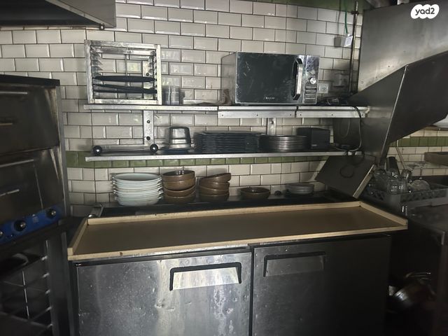 חנויות/ שטח מסחרי, רחובות