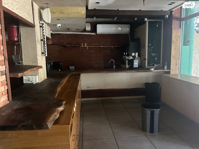 חנויות/ שטח מסחרי, רחובות