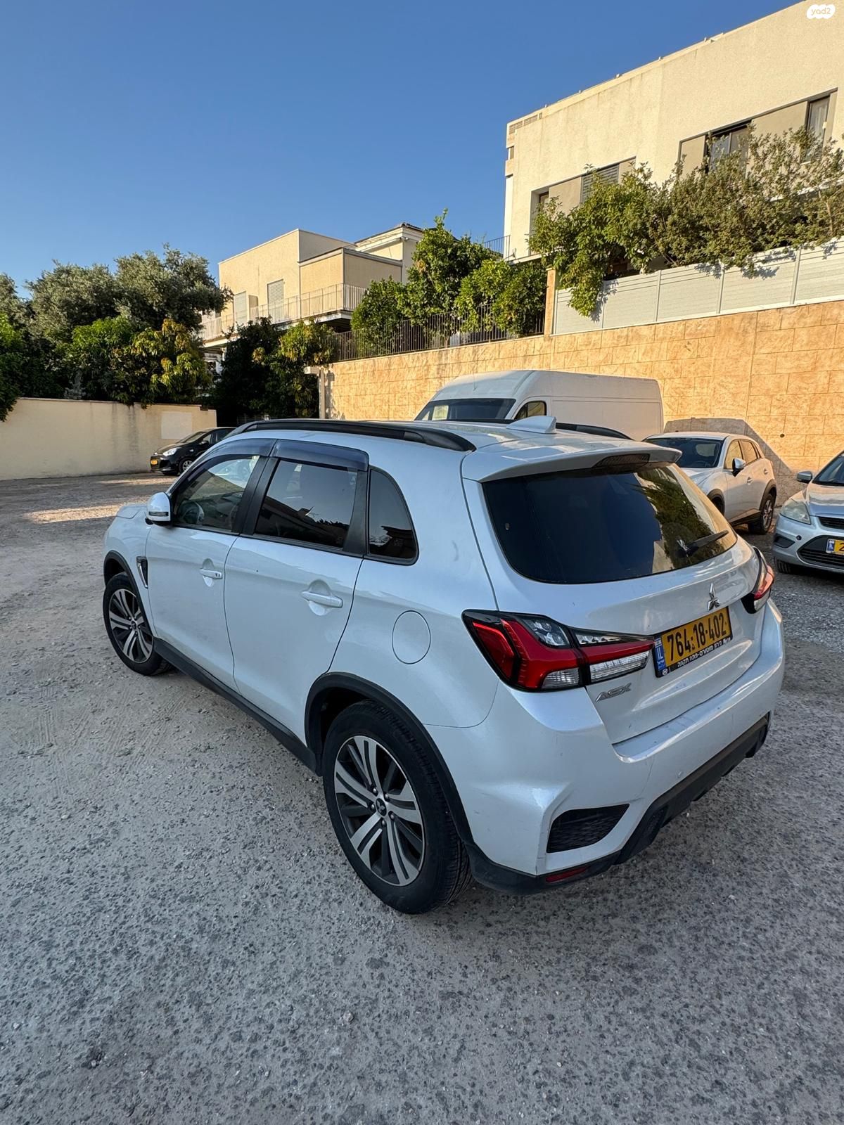 מודעת רכב מיצובישי ASX
