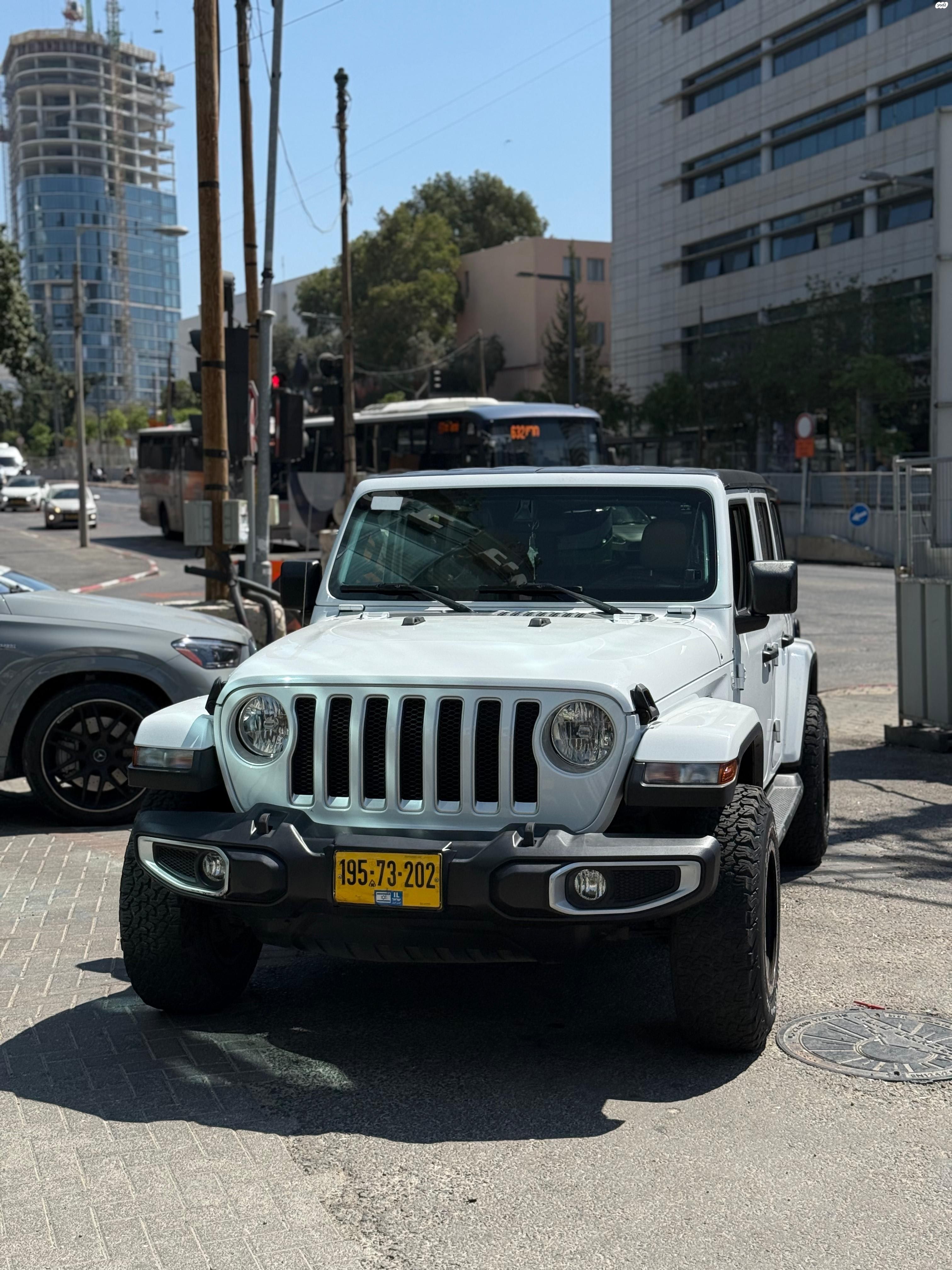 מודעת רכב ג'יפ רנגלר