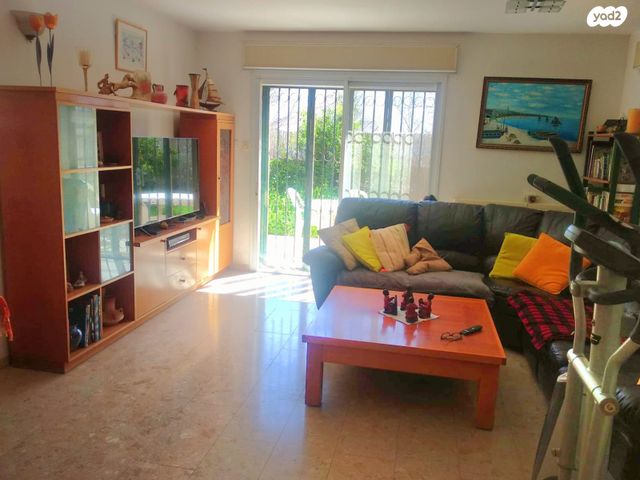 בית פרטי/ קוטג', ערוגות 11, נווה מנחם, גבעת זאב