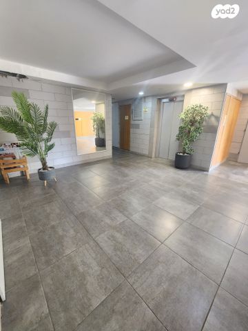 גג/ פנטהאוז, שוהם 40, אבני חן, חריש