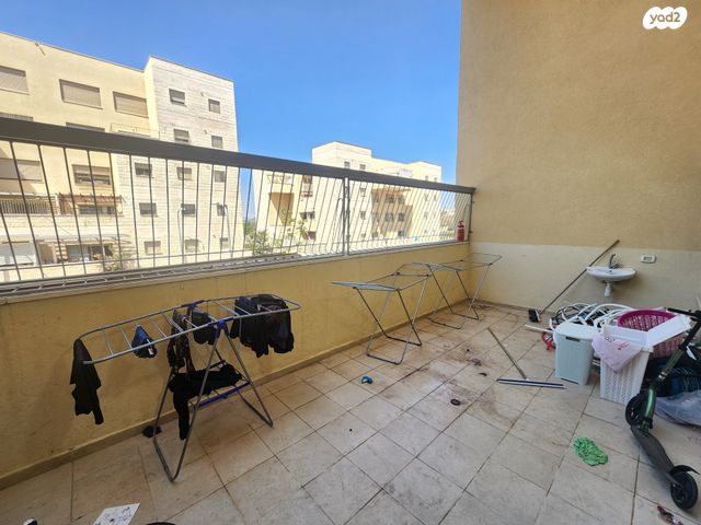 דירה, אבני חן, חריש