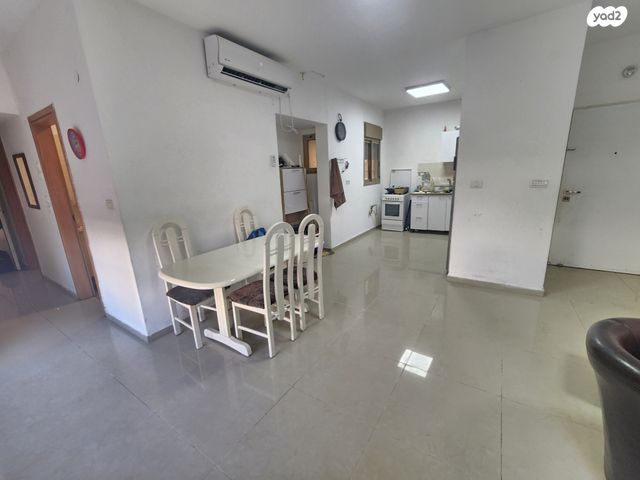 דירה, אבני חן, חריש