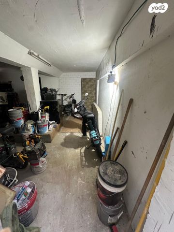 מחסנים, מנחם יצחק 4, נחלת גנים, רמת גן