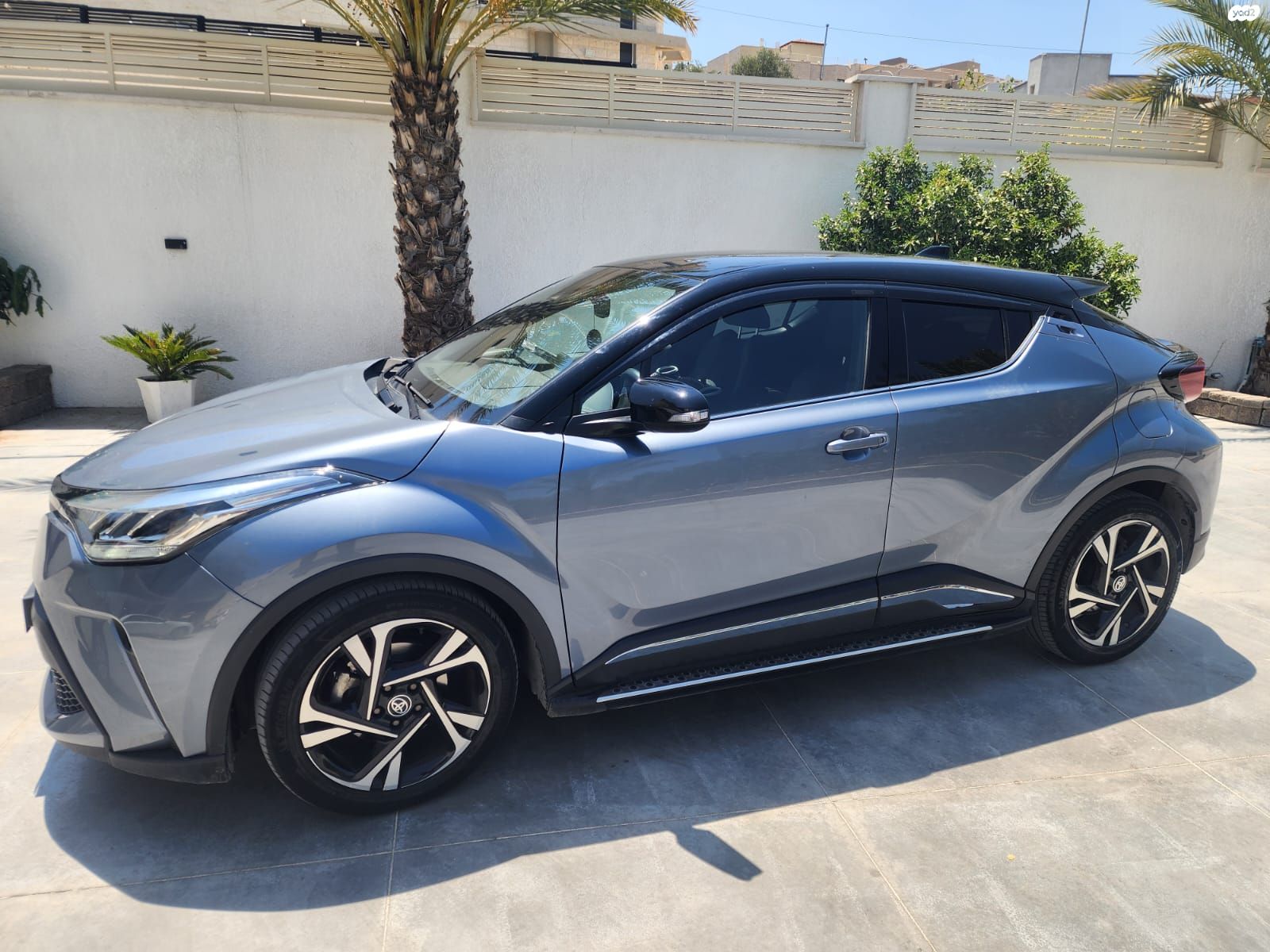 מודעת רכב טויוטה C-HR