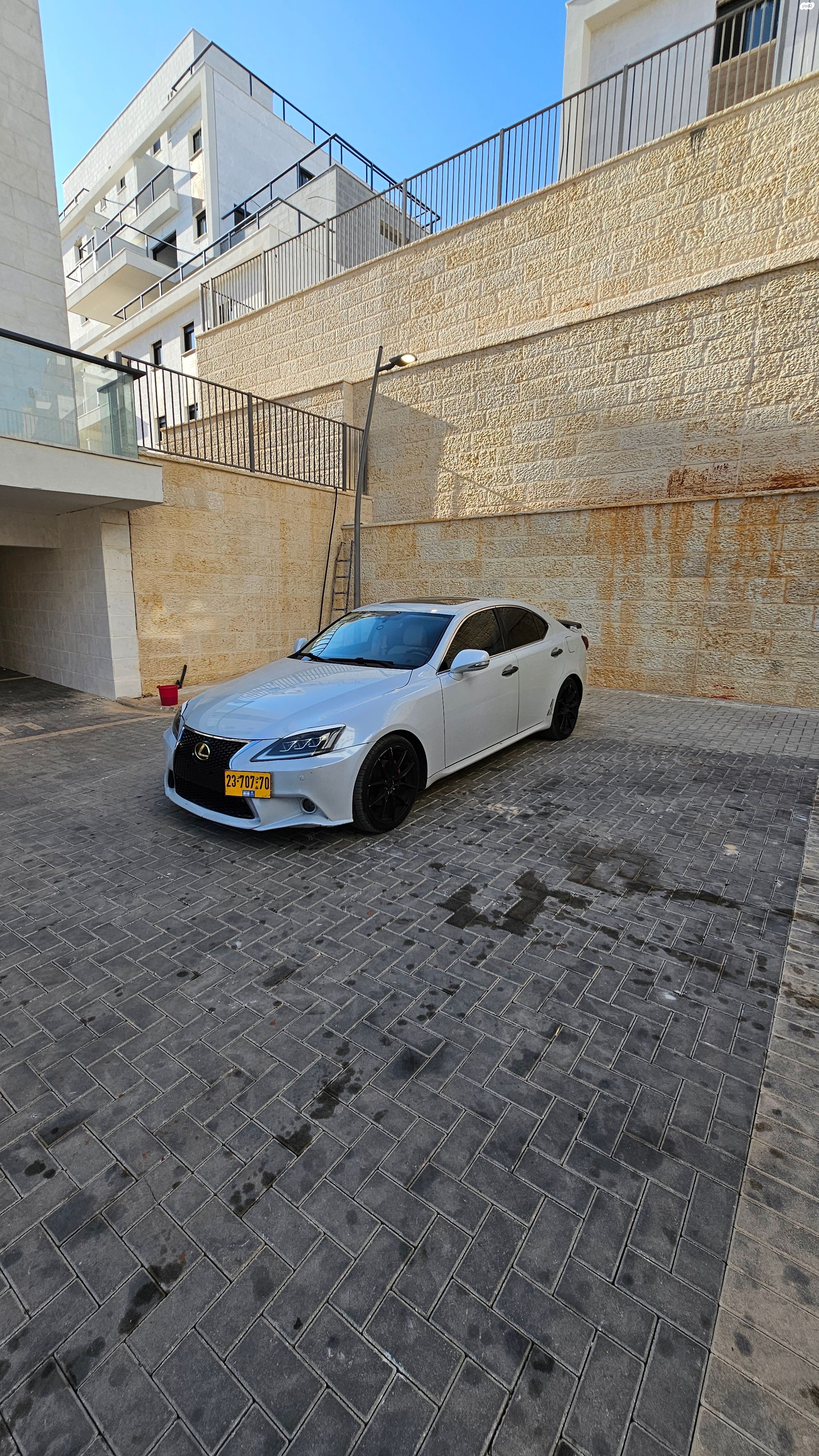 מודעת רכב לקסוס IS