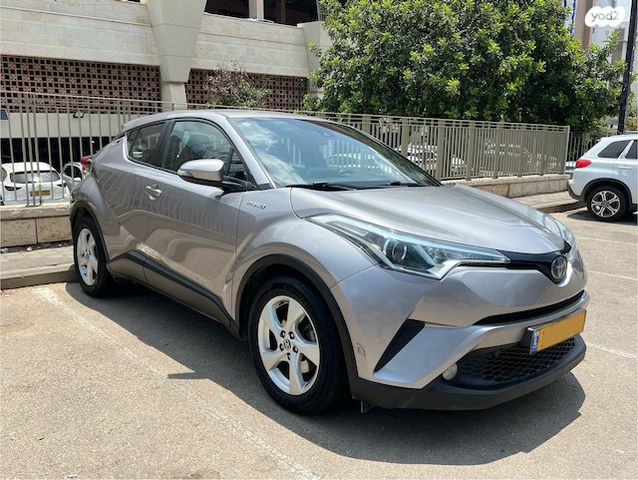 מודעת רכב טויוטה C-HR