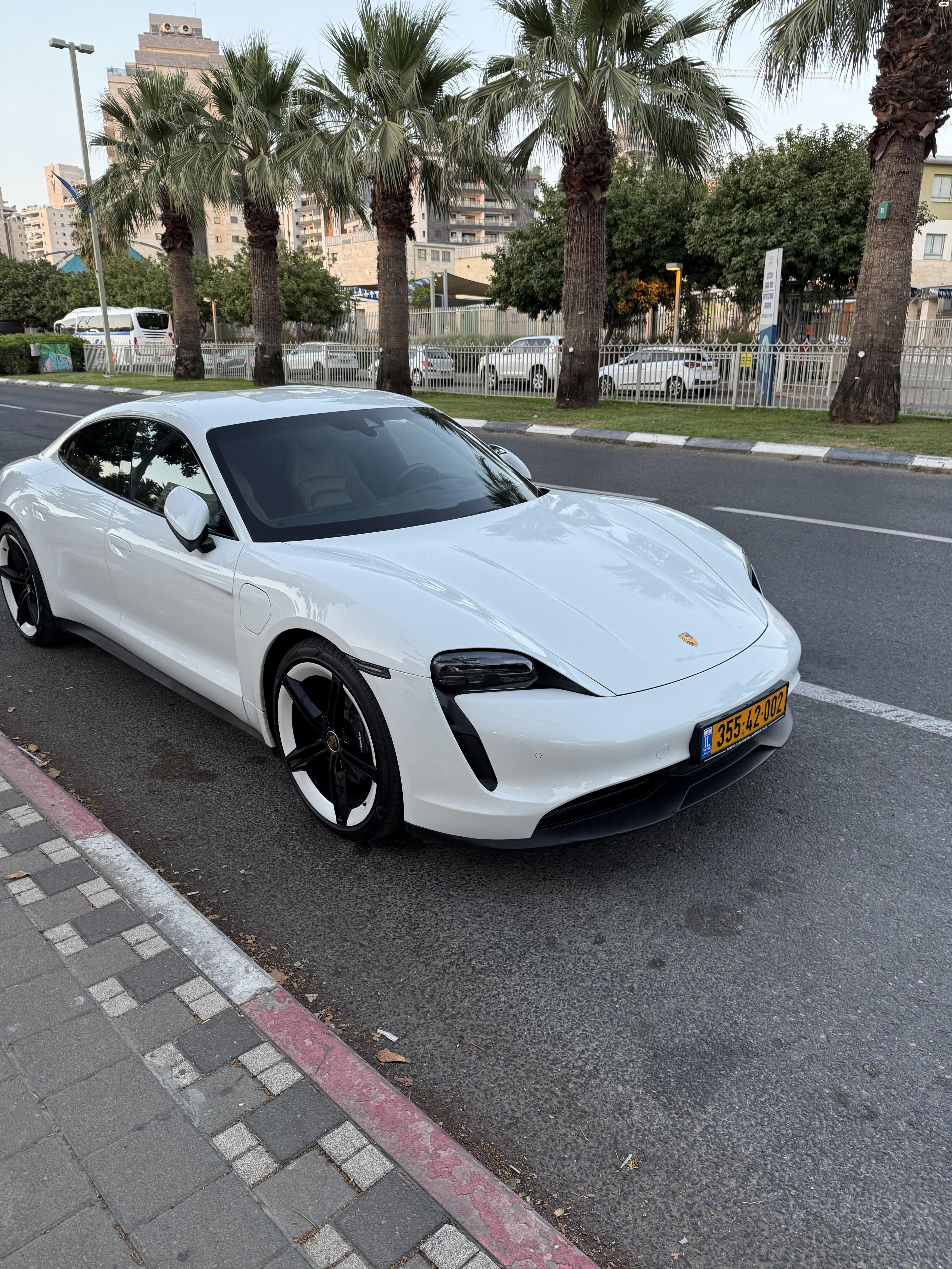 מודעת רכב פורשה טייקן