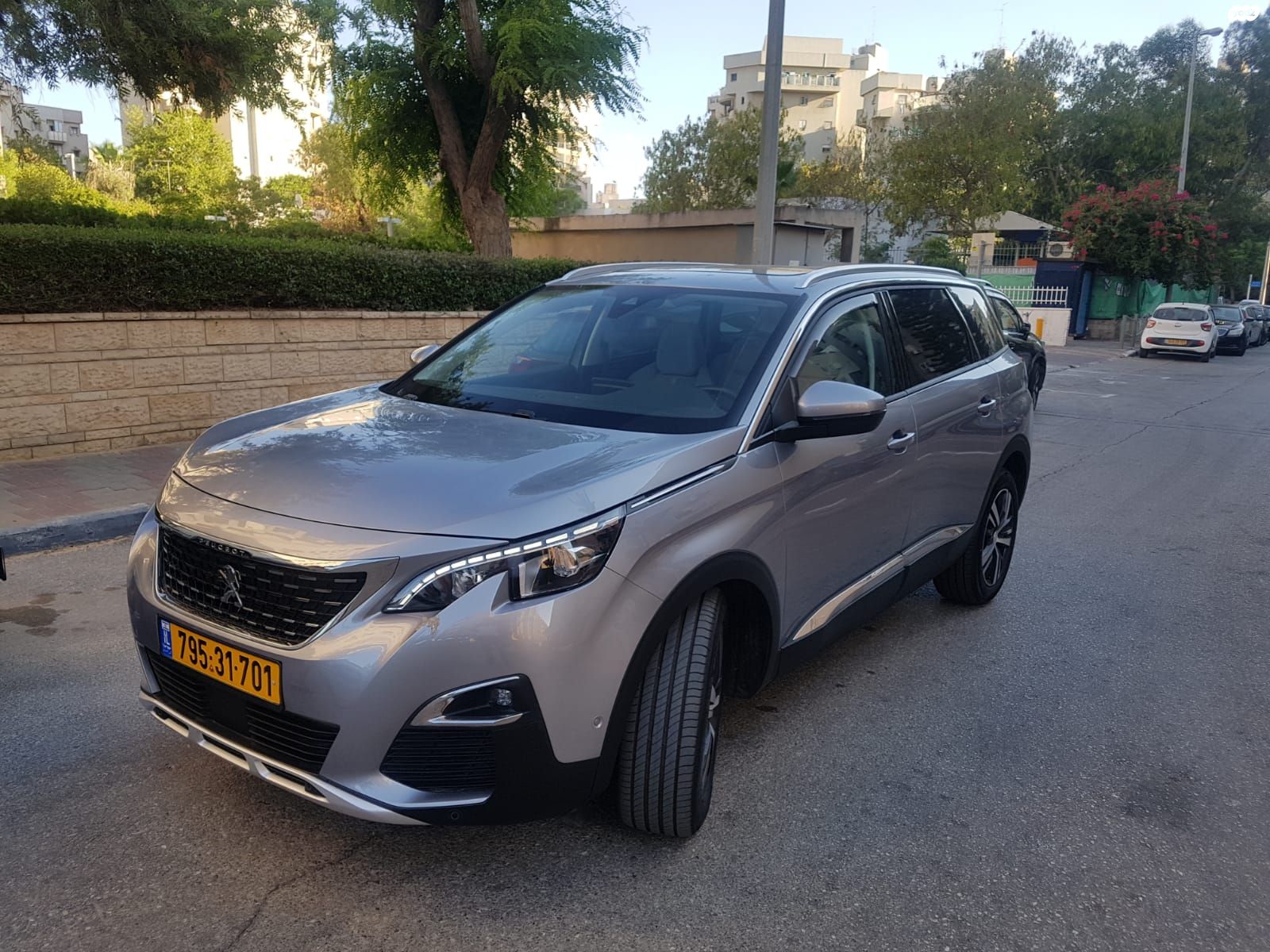 מודעת רכב פיג'ו 5008