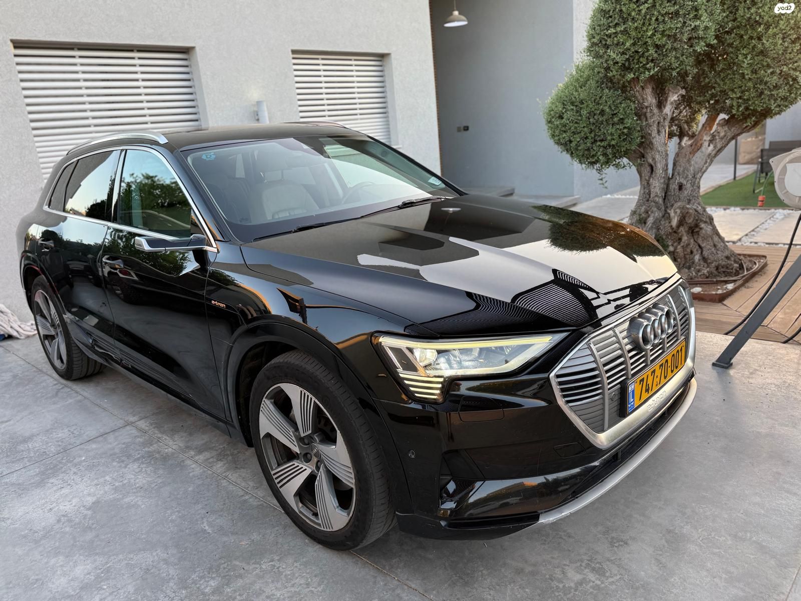 מודעת רכב אאודי E-tron