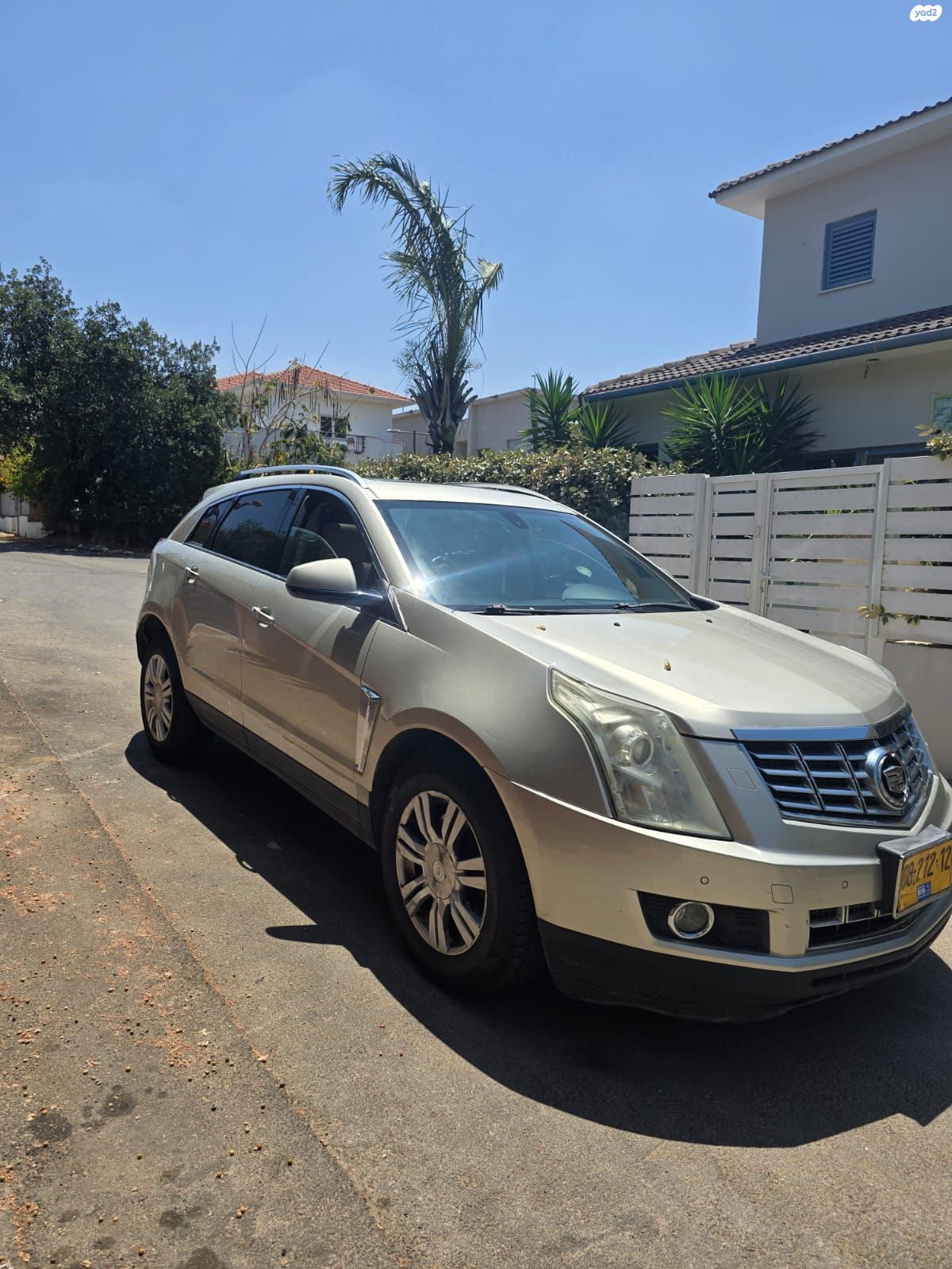 מודעת רכב קאדילק SRX