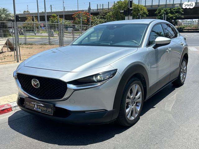מודעת רכב מאזדה CX-30