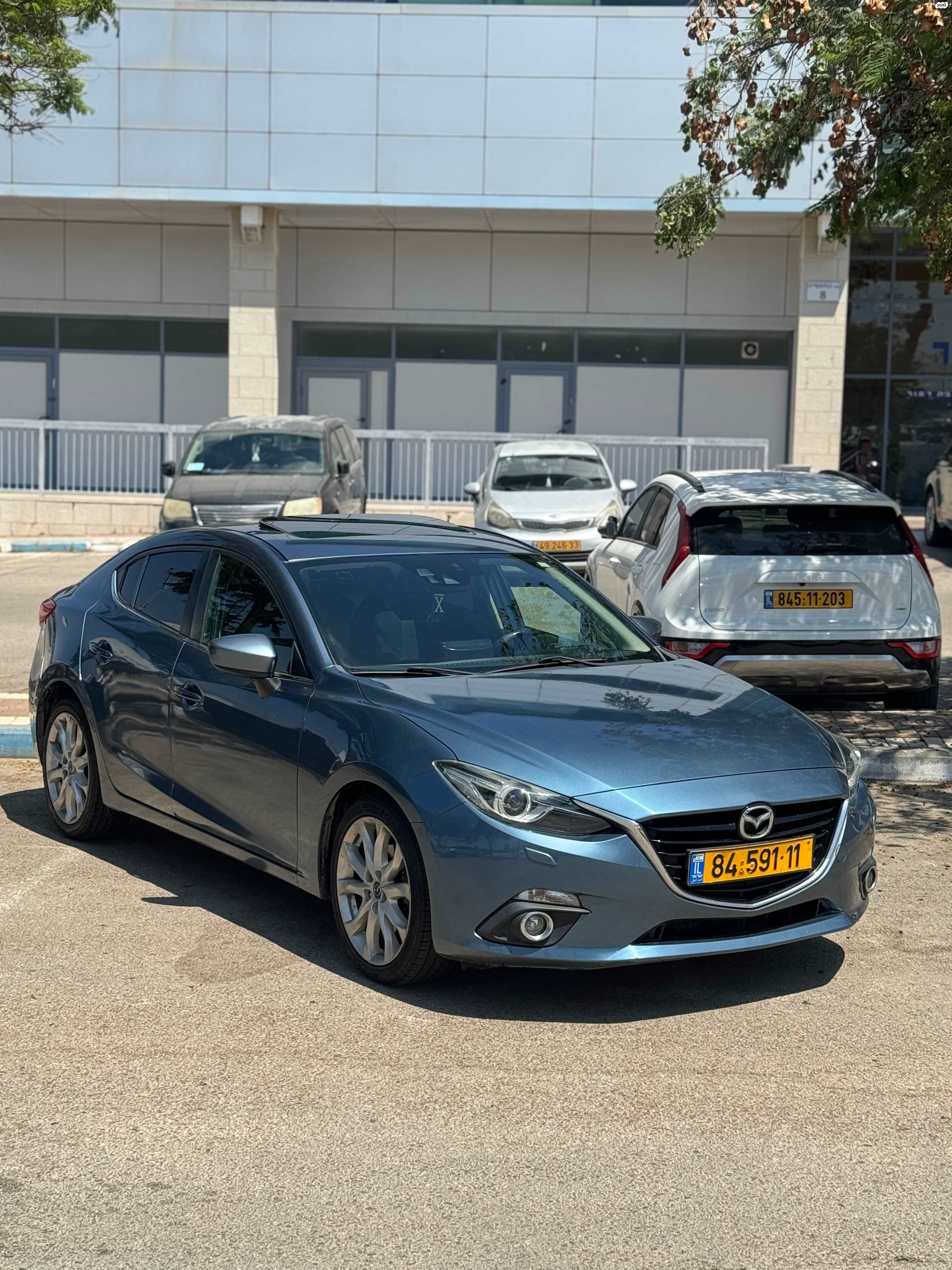 מודעת רכב מאזדה 3