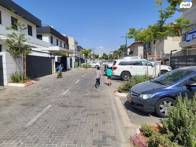שמואל יבניאלי 8