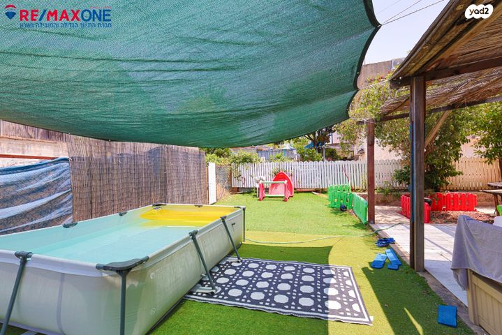 דירת גן, שפרינצק 3, שיכוני מזרחי, כפר סבא