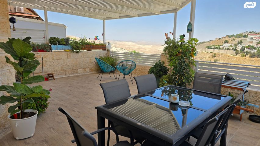 דירת גן, עת הזמיר, מגדים, מעלה אדומים