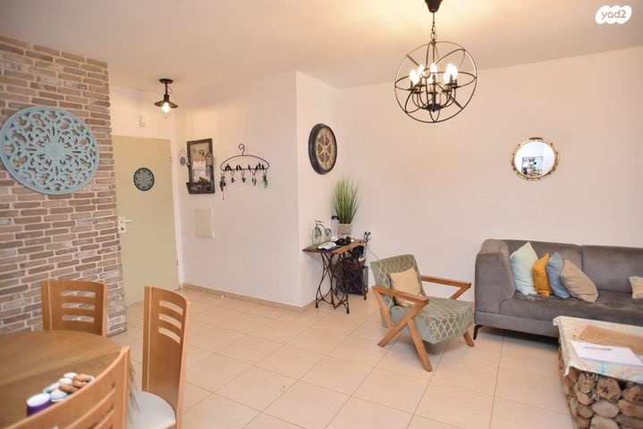 דירת גן, אזורי גדרה, גדרה