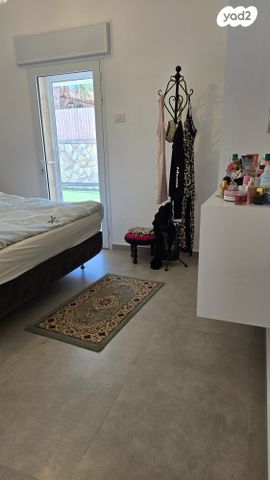 דירת גן, עת הזמיר, מגדים, מעלה אדומים