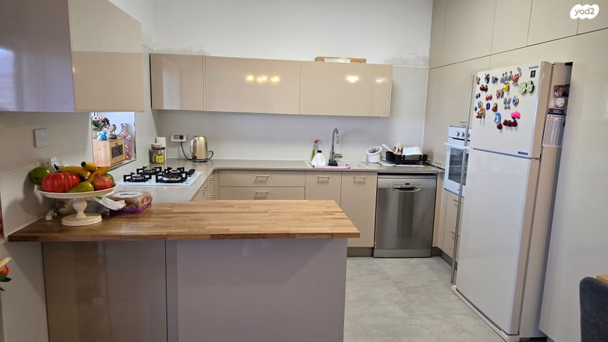 דירת גן, עת הזמיר, מגדים, מעלה אדומים