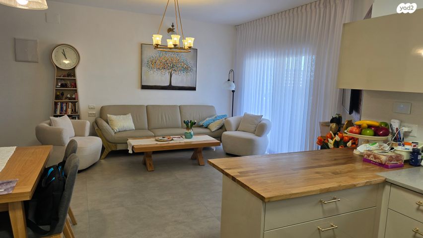 דירת גן, עת הזמיר, מגדים, מעלה אדומים