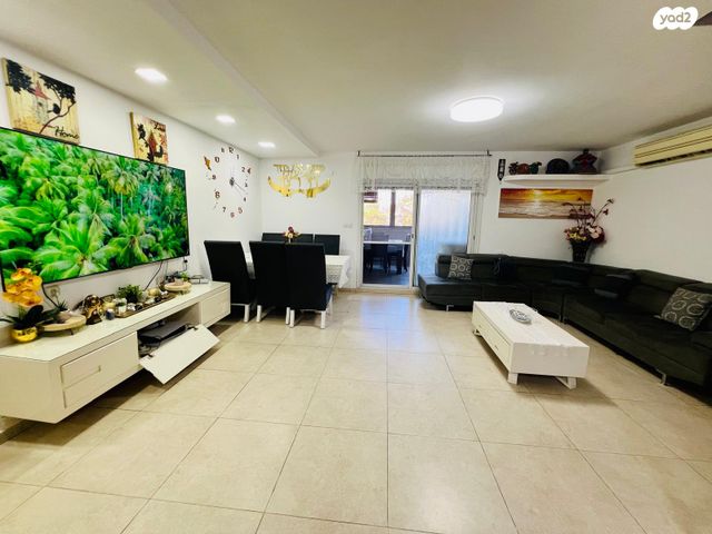 דופלקס, אשחר, האירוסים, כרמיאל