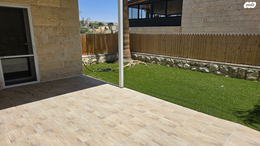 דירת גן, עת הזמיר, מגדים, מעלה אדומים