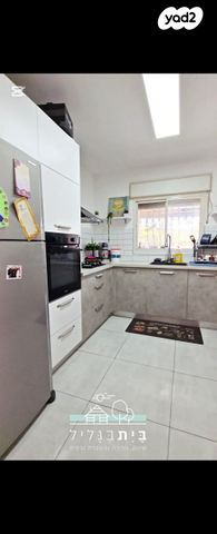 דירת גן, החורשה, מורד הנחל, שלומי