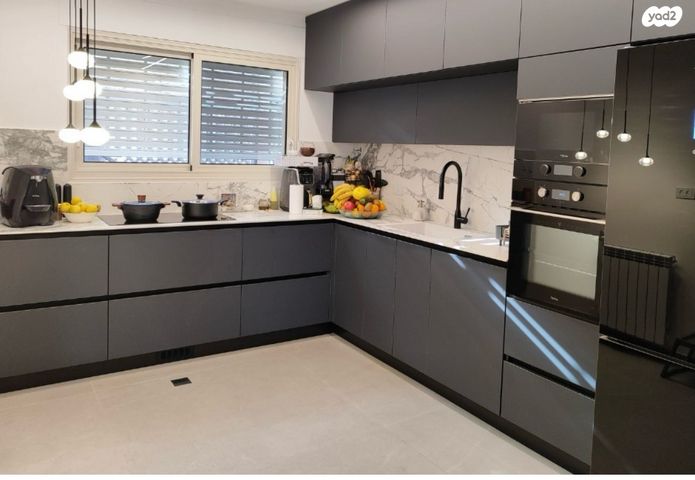 דו משפחתי, הר כתרון, צור הדסה