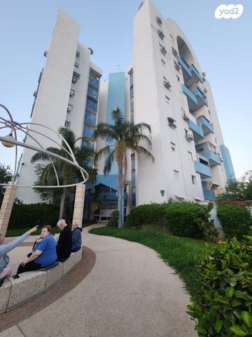 גיורא יוספטל 13