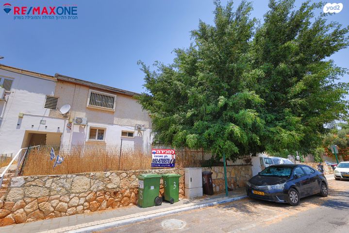 דירת גן, שפרינצק 3, שיכוני מזרחי, כפר סבא