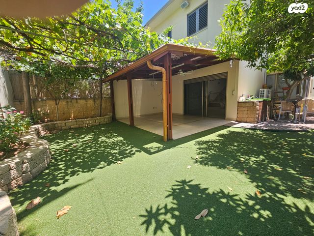 בית פרטי/ קוטג', הר תבור, הפארק, כפר סבא