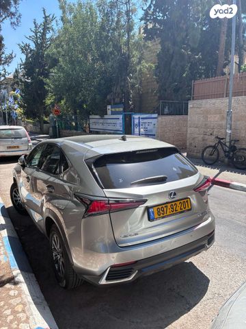 NX Luxury 300h היברידי אוט׳ 2.5 (155 כ״ס)