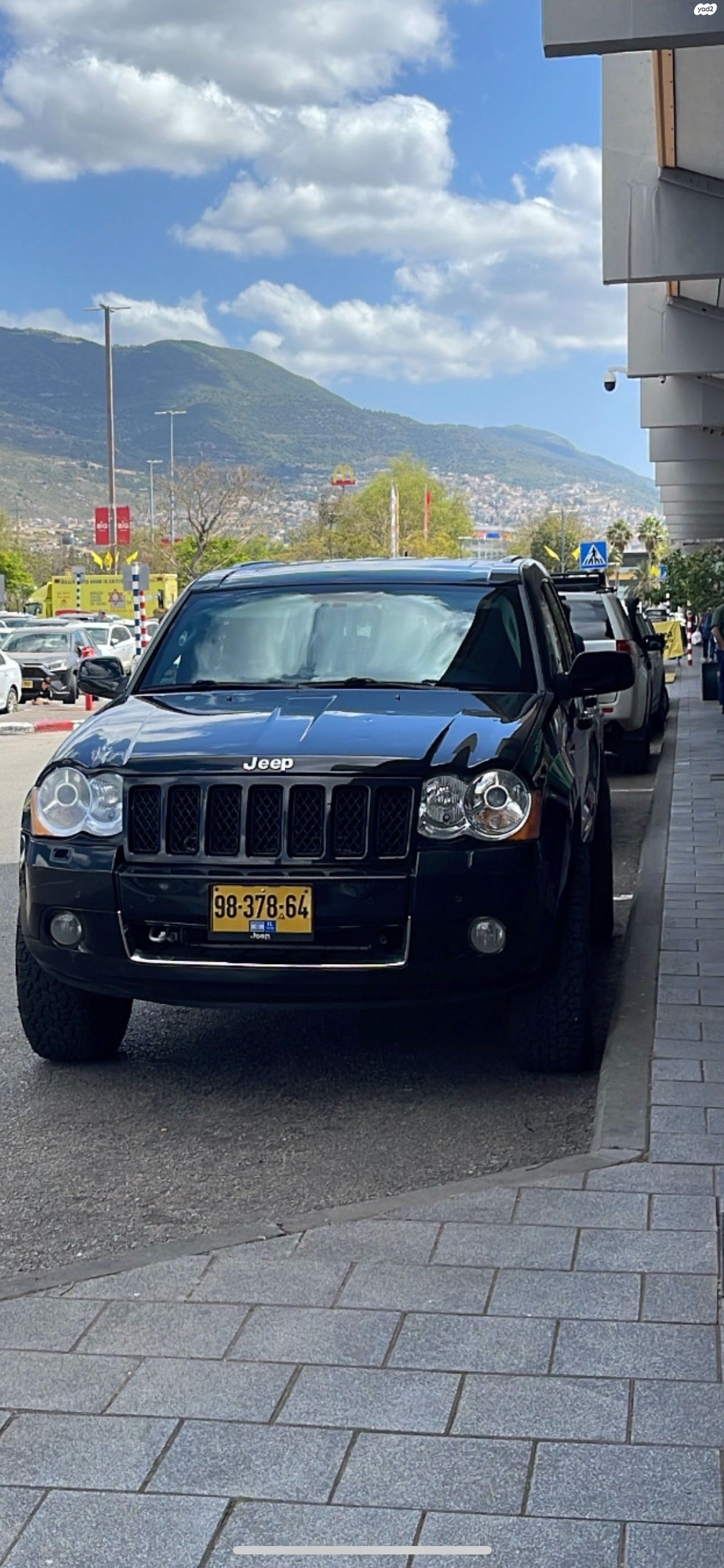 מודעת רכב ג'יפ גרנד צ'ירוקי