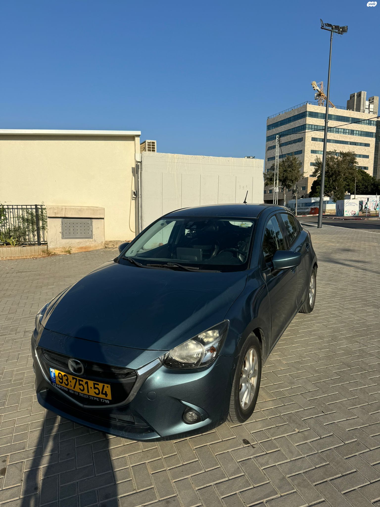 מודעת רכב מאזדה 2