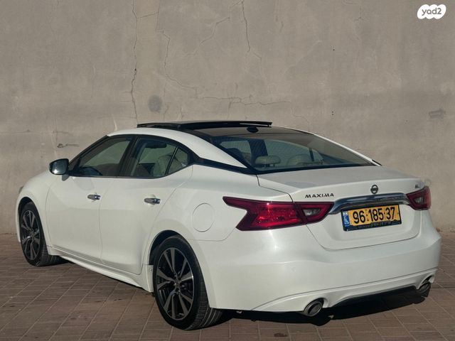 ניסאן מקסימה