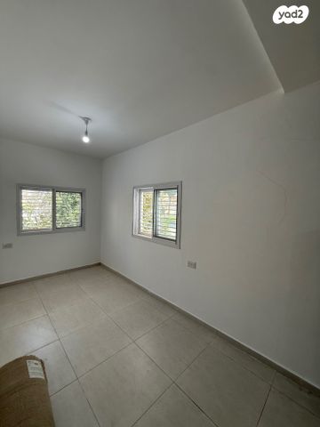 דירת גן, נגבה 11, עמידר, בת ים