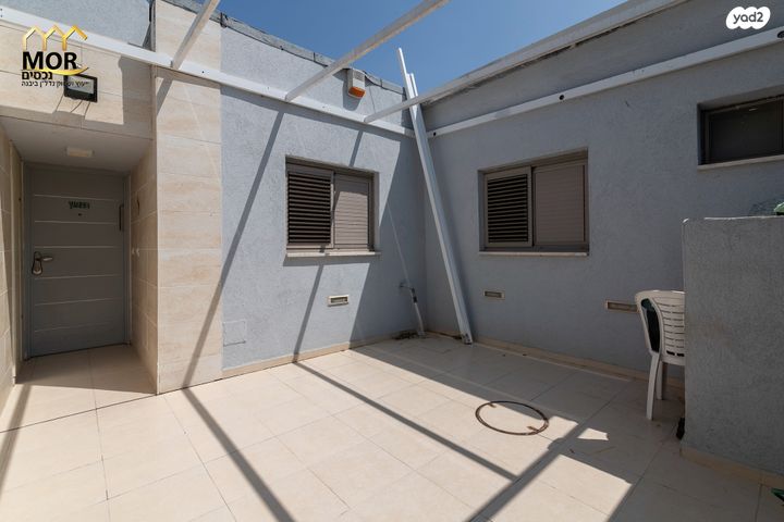 בית פרטי/ קוטג', משעול האפרסק, יבנה