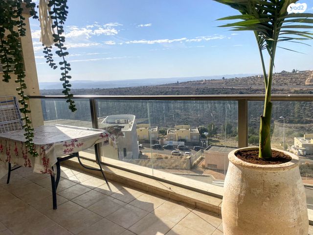 דירה, גבעת טל, אלפי מנשה