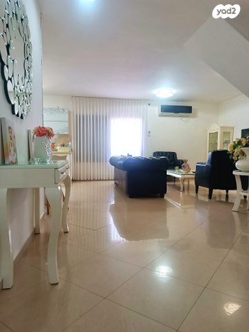 דופלקס, נופר, שאר העיר, קרית עקרון