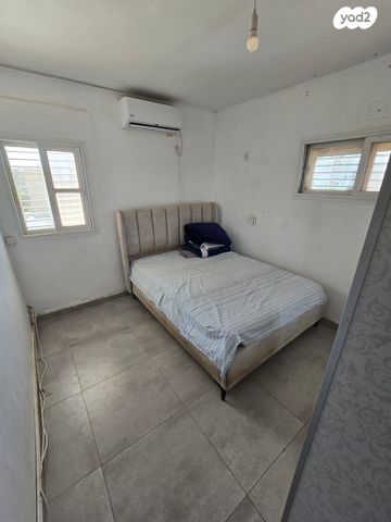 דירה, משה דיין, חכמי ישראל, דימונה